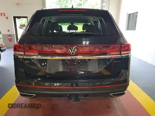 2024 Volkswagen Atlas SE with VIN 1V2HR2CA7RC575005, listed as a IAAI auction lot 42731226 with 14,322 mi miles and . Bid and sale history available at DreamBid. Image 25.
