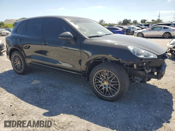 2018 Porsche Cayenne z VIN WP1AA2A23JKA00043, wystawiony jako Copart lot #51791315 z przebiegiem 71 733 mil mil oraz Szkoda całkowita • Salvage title. Historia ofert i sprzedaży dostępna na DreamBid. Obrazek 4.
