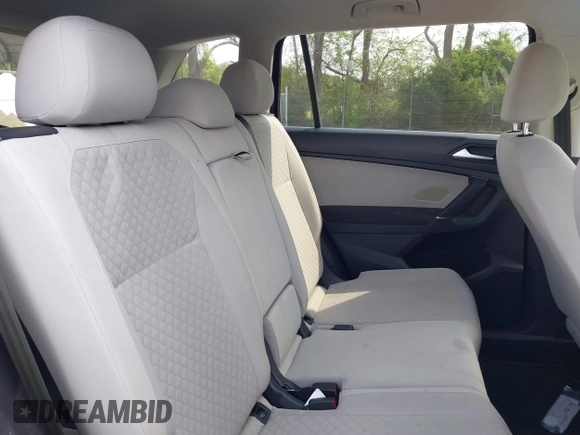 2020 Volkswagen Tiguan S z VIN 3VV1B7AX7LM058984, wystawiony jako IAAI lot #42045211 z przebiegiem 77 293 mil mil oraz . Historia ofert i sprzedaży dostępna na DreamBid. Obrazek 8.