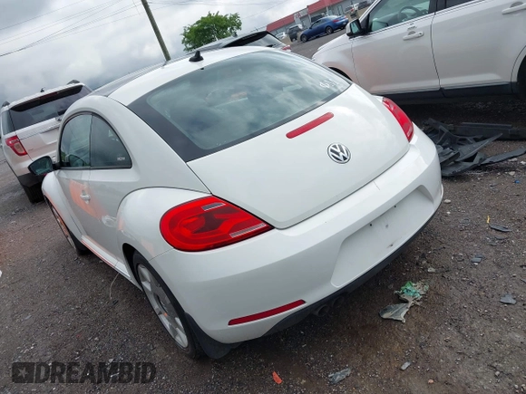 2013 Volkswagen Beetle 2.5L с VIN 3VWJP7AT8DM666427, выставлен на аукционе IAAI как лот 42351089 с пробегом 121 659 миль миль и . История ставок и продаж доступна на DreamBid. Изображение 3.
