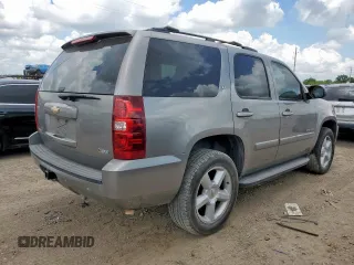 2008 Chevrolet Tahoe 3LT z VIN 1GNFC13008R275028, wystawiony jako Copart lot #62083755 z przebiegiem 196 299 mil mil oraz Czysty tytuł • Clean title. Historia ofert i sprzedaży dostępna na DreamBid. Obrazek 3.