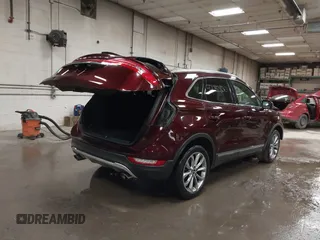 2019 Lincoln MKC Select z VIN 5LMCJ2D95KUL07473, wystawiony jako IAAI lot #42052830 z przebiegiem 70 553 mil mil oraz . Historia ofert i sprzedaży dostępna na DreamBid. Obrazek 4.