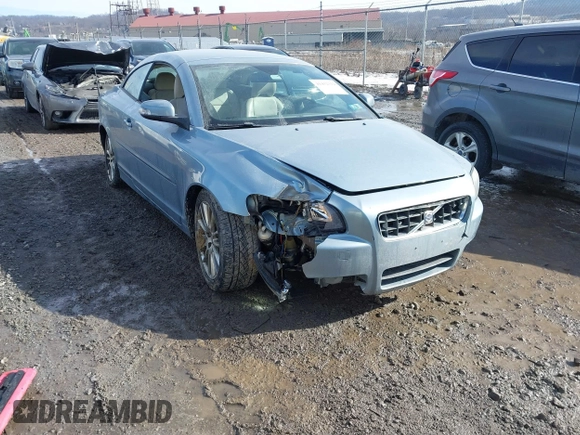 2009 Volvo C70 z VIN YV1MC67269J077153, wystawiony jako IAAI lot #41432312 z przebiegiem 67 700 mil mil oraz . Historia ofert i sprzedaży dostępna na DreamBid. Obrazek 1.