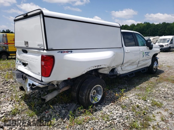 2021 Chevrolet Silverado 3500HD LT with VIN 1GC4YTEY4MF307491, listed as a Copart auction lot 63850124 with 43,029 mi miles and Salvage Title. Bid and sale history available at carsss.com. Image 3.