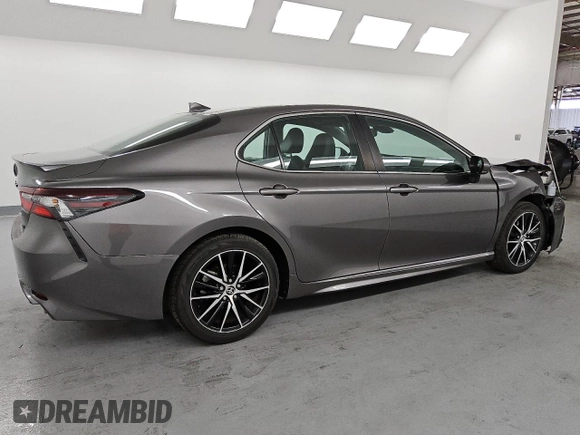 2022 Toyota Camry SE with VIN 4T1T11AK4NU633449, listed as a Copart auction lot 53923245 with 58,810 mi miles and Clean Title. Bid and sale history available at DreamBid. Image 3.