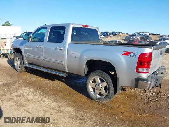 2013 GMC Sierra 2500HD SLT z VIN 1GT121C82DF218580, wystawiony jako IAAI lot #41758693 z przebiegiem 121 798 mil mil oraz . Historia ofert i sprzedaży dostępna na DreamBid. Obrazek 3.
