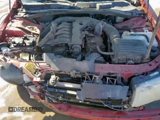 2008 Chrysler 300 z VIN 2C3LA33G38H115921, wystawiony jako Copart lot #49337435 z przebiegiem 203 198 mil mil oraz Szkoda całkowita • Salvage title. Historia ofert i sprzedaży dostępna na DreamBid. Obrazek 11.