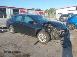 2017 Toyota Camry XLE z VIN 4T1BF1FK0HU277334, wystawiony jako IAAI lot #42312610 z przebiegiem 116 948 mil mil oraz . Historia ofert i sprzedaży dostępna na DreamBid. Obrazek 1.