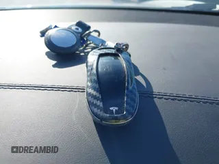 2018 Tesla Model S 75D z VIN 5YJSA1E29JF276329, wystawiony jako IAAI lot #41673653 z przebiegiem Nie podano mil oraz . Historia ofert i sprzedaży dostępna na DreamBid. Obrazek 11.