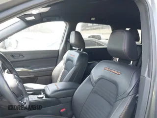 2023 Nissan Pathfinder SV z VIN 5N1DR3BD7PC224184, wystawiony jako IAAI lot #42420737 z przebiegiem 43 440 mil mil oraz . Historia ofert i sprzedaży dostępna na DreamBid. Obrazek 19.