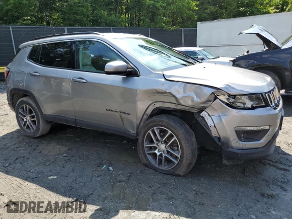 2018 Jeep Compass Latitude z VIN 3C4NJDBB8JT234996, wystawiony jako Copart lot #58418545 z przebiegiem 57 327 mil mil oraz Szkoda całkowita • Salvage title. Historia ofert i sprzedaży dostępna na DreamBid. Obrazek 4.