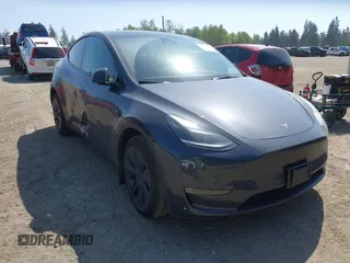 2024 Tesla Model Y Long Range with VIN 7SAYGDEE3RF177458, listed as a IAAI auction lot 42109641 with 7,890 mi miles. Bid and sale history available at carsss.com. Image 1.