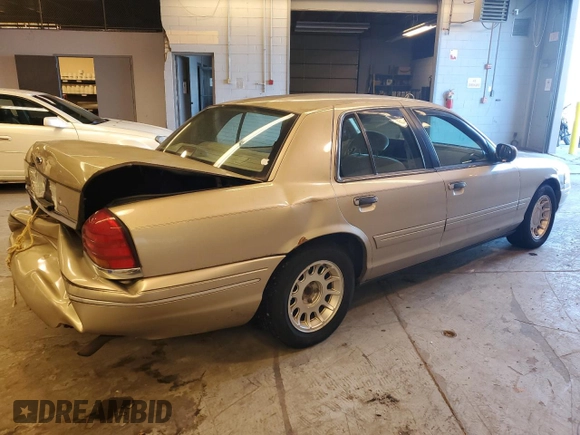 2000 Ford Crown Victoria LX z VIN 2FAFP74WXYX116130, wystawiony jako Copart lot #79441204 z przebiegiem 128 133 mil mil oraz Szkoda całkowita • Salvage title. Historia ofert i sprzedaży dostępna na DreamBid. Obrazek 3.