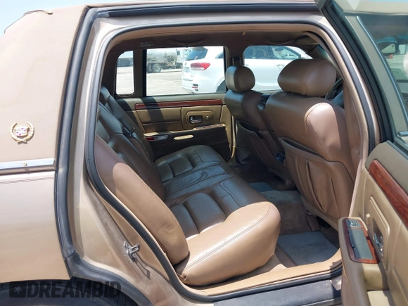 1999 Cadillac DeVille z VIN 1G6KD54Y2XU788781, wystawiony jako IAAI lot #42390531 z przebiegiem 180 328 mil mil oraz . Historia ofert i sprzedaży dostępna na DreamBid. Obrazek 8.
