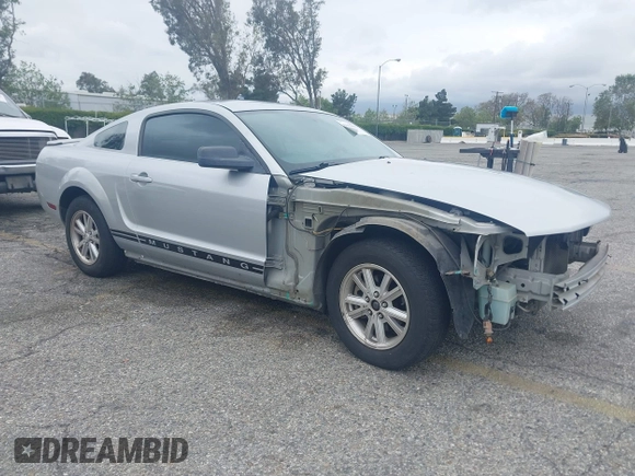 2007 Ford Mustang Deluxe with VIN 1ZVFT80N375282334, listed as a IAAI auction lot 42051959 with 207,901 mi miles. Bid and sale history available at carsss.com. Image 1.