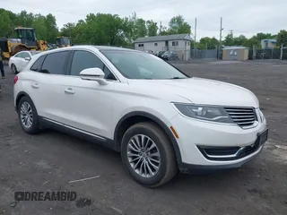 2016 Lincoln MKX Select z VIN 2LMTJ8KR4GBL35677, wystawiony jako IAAI lot #42366556 z przebiegiem 79 994 mil mil oraz . Historia ofert i sprzedaży dostępna na DreamBid. Obrazek 1.