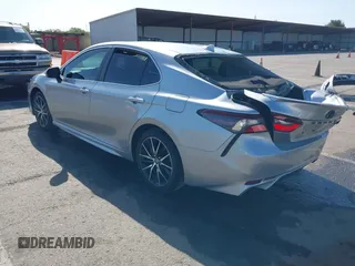 2022 Toyota Camry SE z VIN 4T1G11AK3NU638448, wystawiony jako IAAI lot #42087578 z przebiegiem 58 529 mil mil oraz . Historia ofert i sprzedaży dostępna na DreamBid. Obrazek 3.