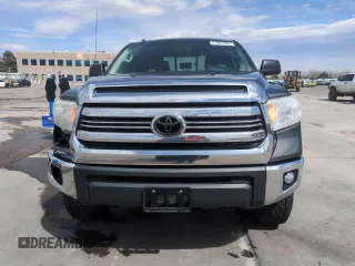 2017 Toyota Tundra SR z VIN 5TFUW5F19HX656990, wystawiony jako Copart lot #51087865 z przebiegiem 123 481 mil mil oraz Szkoda całkowita • Salvage title. Historia ofert i sprzedaży dostępna na DreamBid. Obrazek 5.