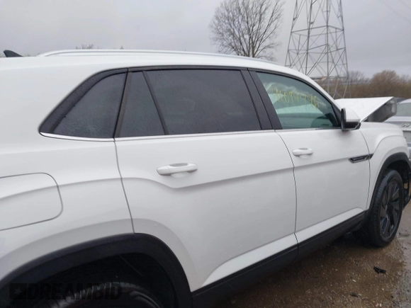 2024 Volkswagen Atlas SE с VIN 1V2KE2CA0RC251671, выставлен на аукционе IAAI как лот 41094446 с пробегом 5 323 миль миль и . История ставок и продаж доступна на DreamBid. Изображение 13.