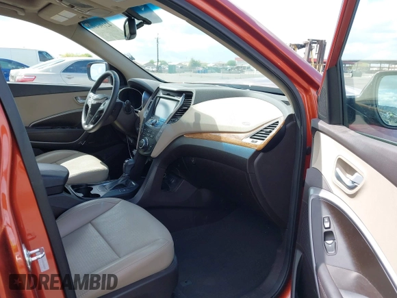 2014 Hyundai Santa Fe z VIN 5XYZUDLB4EG138898, wystawiony jako IAAI lot #42196491 z przebiegiem Nie podano mil oraz . Historia ofert i sprzedaży dostępna na DreamBid. Obrazek 5.