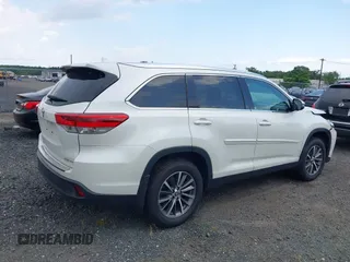 2019 Toyota Highlander SE with VIN 5TDJZRFH1KS567376, listed as a IAAI auction lot 42728105 with 58,970 mi miles and . Bid and sale history available at DreamBid. Image 4.