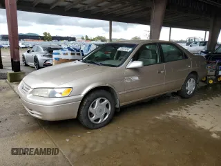 1998 Toyota Camry LE z VIN JT2BF28K9W0124150, wystawiony jako Copart lot #49093085 z przebiegiem 214 748 mil mil oraz Szkoda całkowita • Salvage title. Historia ofert i sprzedaży dostępna na DreamBid. Obrazek 1.