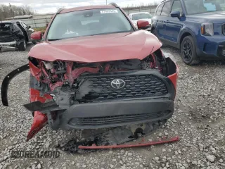 2022 Toyota Corolla Cross LE z VIN 7MUCAAAG6NV027435, wystawiony jako Copart lot #47692545 z przebiegiem 30 376 mil mil oraz Szkody całkowita. Historia ofert i sprzedaży dostępna na DreamBid. Obrazek 5.