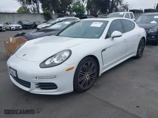 2015 Porsche Panamera 4 with VIN WP0AA2A71FL000458, listed as a IAAI auction lot 41862221 with 66,946 mi miles. Bid and sale history available at carsss.com. Image 2.