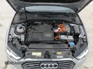 2017 Audi A3 e-tron Sportback Premium z VIN WAUUPBFF9HA098386, wystawiony jako Copart lot #46338015 z przebiegiem 69 401 mil mil oraz Czysty tytuł • Clean title. Historia ofert i sprzedaży dostępna na DreamBid. Obrazek 11.