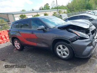 2023 Toyota Highlander L z VIN 5TDKDRAH0PS004630, wystawiony jako IAAI lot #42071940 z przebiegiem 34 441 mil mil oraz . Historia ofert i sprzedaży dostępna na DreamBid. Obrazek 13.