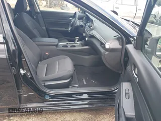 2025 Nissan Altima SV z VIN 1N4BL4DV9SN375653, wystawiony jako IAAI lot #42509470 z przebiegiem 6 362 mil mil oraz . Historia ofert i sprzedaży dostępna na DreamBid. Obrazek 5.