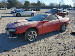 2000 Chevrolet Camaro Z28 z VIN 2G1FP22G6Y2135689, wystawiony jako Copart lot #83859034 z przebiegiem Nie podano mil oraz Czysty tytuł • Clean title. Historia ofert i sprzedaży dostępna na DreamBid. Obrazek 1.