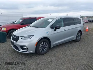 2024 Chrysler Pacifica Hybrid Select z VIN 2C4RC1S75RR156715, wystawiony jako IAAI lot #42496843 z przebiegiem 10 686 mil mil oraz . Historia ofert i sprzedaży dostępna na DreamBid. Obrazek 17.