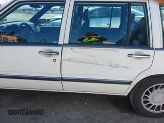 1993 Volvo 960 z VIN YV1KW9517P0010929, wystawiony jako IAAI lot #42159784 z przebiegiem 246 735 mil mil oraz . Historia ofert i sprzedaży dostępna na DreamBid. Obrazek 6.