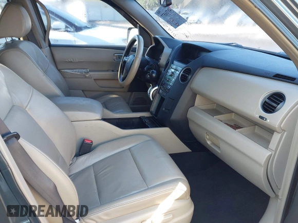 2009 Honda Pilot EX-L with VIN 5FNYF48579B014520, listed as a IAAI auction lot 41736577 with 204,704 mi miles. Bid and sale history available at carsss.com. Image 5.
