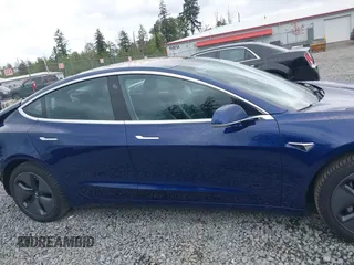 2018 Tesla Model 3 Long Range Battery z VIN 5YJ3E1EBXJF092025, wystawiony jako IAAI lot #42268369 z przebiegiem 132 687 mil mil oraz . Historia ofert i sprzedaży dostępna na DreamBid. Obrazek 14.