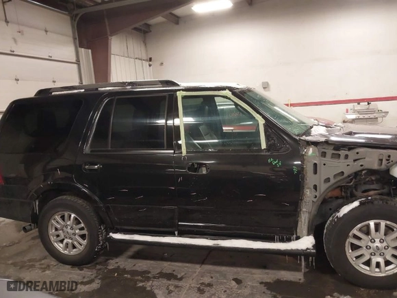 2014 Ford Expedition Limited with VIN 1FMJU2A58EEF18524, listed as a IAAI auction lot 41578085 with 146,161 mi miles. Bid and sale history available at carsss.com. Image 14.