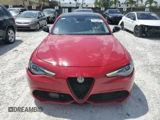 2018 Alfa Romeo Giulia z VIN ZARFAEBN6J7597215, wystawiony jako Copart lot #53338845 z przebiegiem 55 130 mil mil oraz Szkoda całkowita • Salvage title. Historia ofert i sprzedaży dostępna na DreamBid. Obrazek 5.