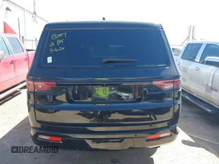 2024 Jeep Wagoneer Series II z VIN 1C4SJSBP4RS117920, wystawiony jako IAAI lot #41843860 z przebiegiem 18 136 mil mil oraz . Historia ofert i sprzedaży dostępna na DreamBid. Obrazek 17.