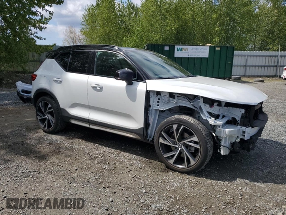 2021 Volvo XC40 R-Design with VIN YV4162UM5M2604744, listed as a Copart auction lot 53574615 with 17,993 mi miles and Salvage Title. Bid and sale history available at carsss.com. Image 4.