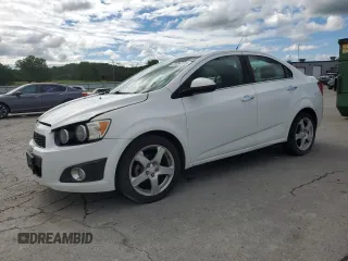 2014 Chevrolet Sonic LTZ z VIN 1G1JE5SB3E4191729, wystawiony jako Copart lot #59054185 z przebiegiem 138 868 mil mil oraz Czysty tytuł • Clean title. Historia ofert i sprzedaży dostępna na DreamBid. Obrazek 1.