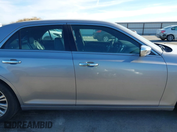 2014 Chrysler 300 C with VIN 2C3CCAKG3EH212936, listed as a IAAI auction lot 40921649 with 153,000 mi miles and . Bid and sale history available at carsss.com. Image 13.