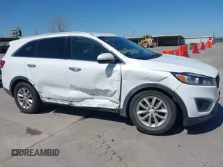 2016 Kia Sorento LX z VIN 5XYPGDA50GG141084, wystawiony jako IAAI lot #41848617 z przebiegiem 102 576 mil mil oraz . Historia ofert i sprzedaży dostępna na DreamBid. Obrazek 6.