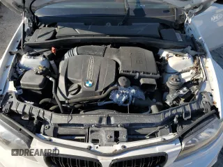 2013 BMW 1 Series 135i z VIN WBAUC9C54DVY60302, wystawiony jako Copart lot #75686944 z przebiegiem Nie podano mil oraz Nie do naprawy • Non repairable. Historia ofert i sprzedaży dostępna na DreamBid. Obrazek 12.