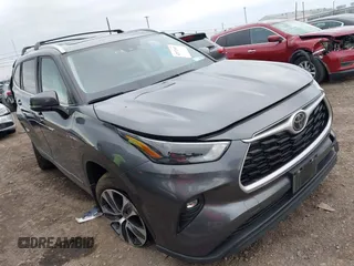 2023 Toyota Highlander L z VIN 5TDKDRBH7PS044010, wystawiony jako IAAI lot #42072483 z przebiegiem 21 655 mil mil oraz . Historia ofert i sprzedaży dostępna na DreamBid. Obrazek 1.