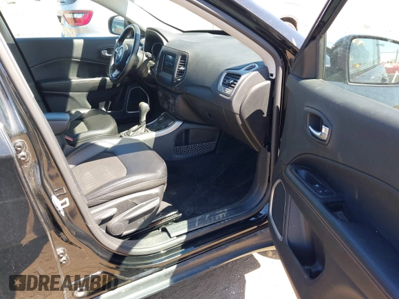 2018 Jeep Compass Latitude with VIN 3C4NJDBB6JT101024, listed as a IAAI auction lot 42061228 with 48,771 mi miles. Bid and sale history available at carsss.com. Image 5.