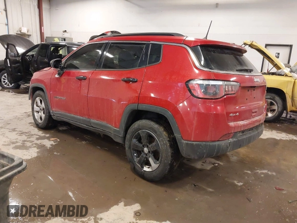 2018 Jeep Compass Latitude z VIN 3C4NJDBB0JT191044, wystawiony jako IAAI lot #41395206 z przebiegiem 68 784 mil mil oraz . Historia ofert i sprzedaży dostępna na DreamBid. Obrazek 3.
