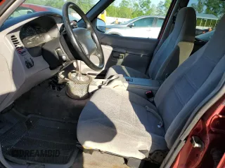 2000 Ford Explorer XLS z VIN 1FMZU72X7YUB64053, wystawiony jako Copart lot #53037485 z przebiegiem 197 312 mil mil oraz Szkody całkowita. Historia ofert i sprzedaży dostępna na DreamBid. Obrazek 7.