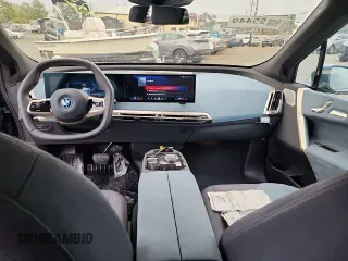 2024 BMW iX M60 z VIN WB533CF08RCR13397, wystawiony jako Copart lot #79058994 z przebiegiem 216 mil mil oraz Szkody całkowita. Historia ofert i sprzedaży dostępna na DreamBid. Obrazek 8.
