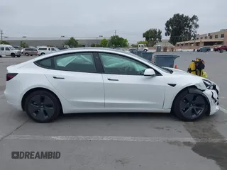 2023 Tesla Model 3 z VIN 5YJ3E1EA3PF404847, wystawiony jako IAAI lot #42159899 z przebiegiem 30 036 mil mil oraz . Historia ofert i sprzedaży dostępna na DreamBid. Obrazek 13.